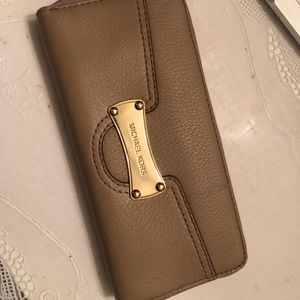 Michael kors zipper wallet